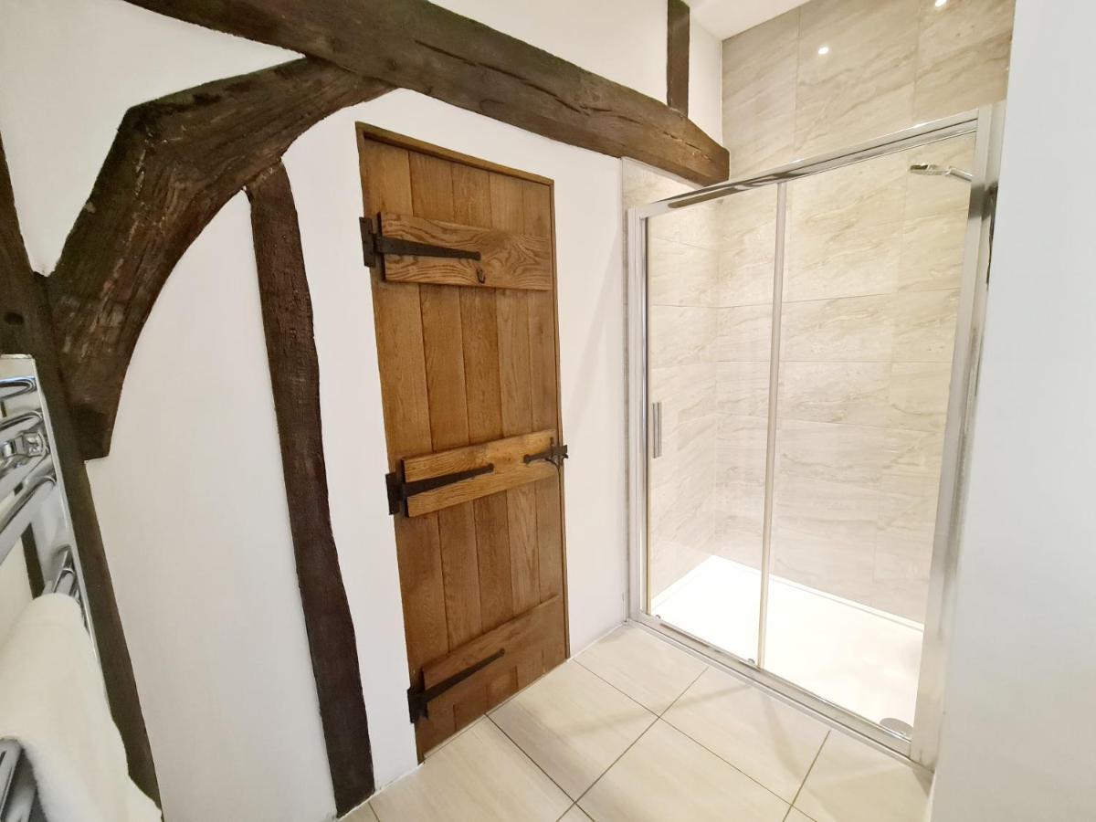 The Harvard Inn Stock Bagian luar foto