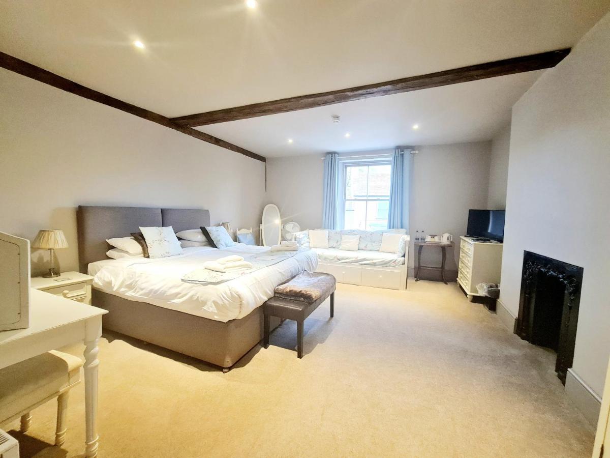 The Harvard Inn Stock Bagian luar foto