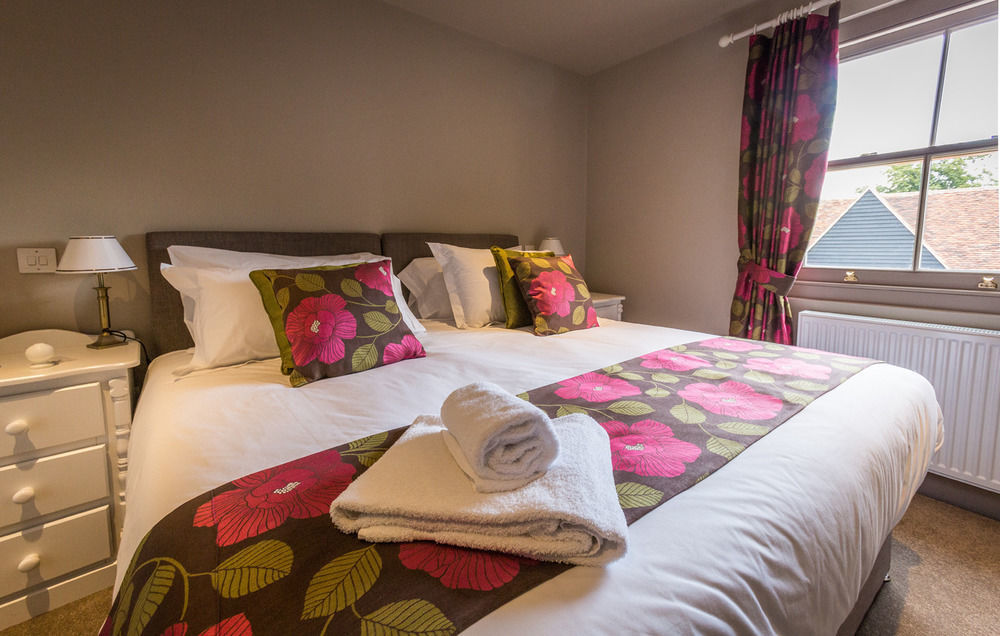 The Harvard Inn Stock Bagian luar foto