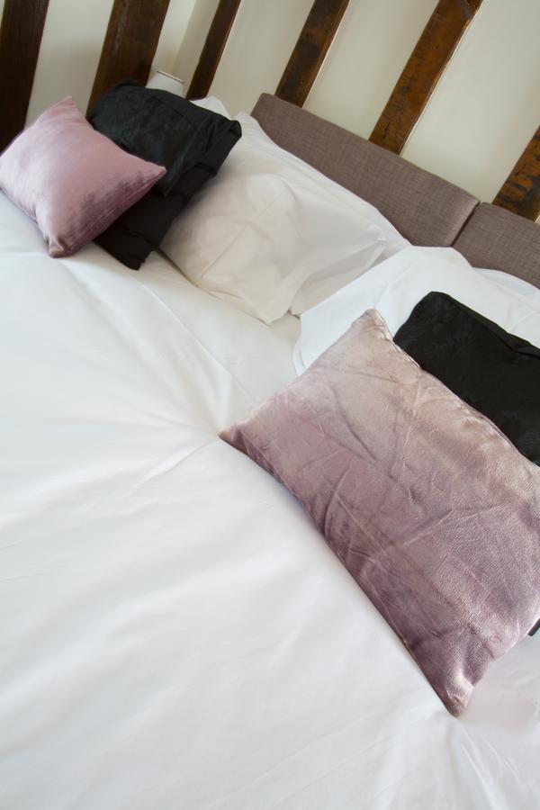 The Harvard Inn Stock Bagian luar foto