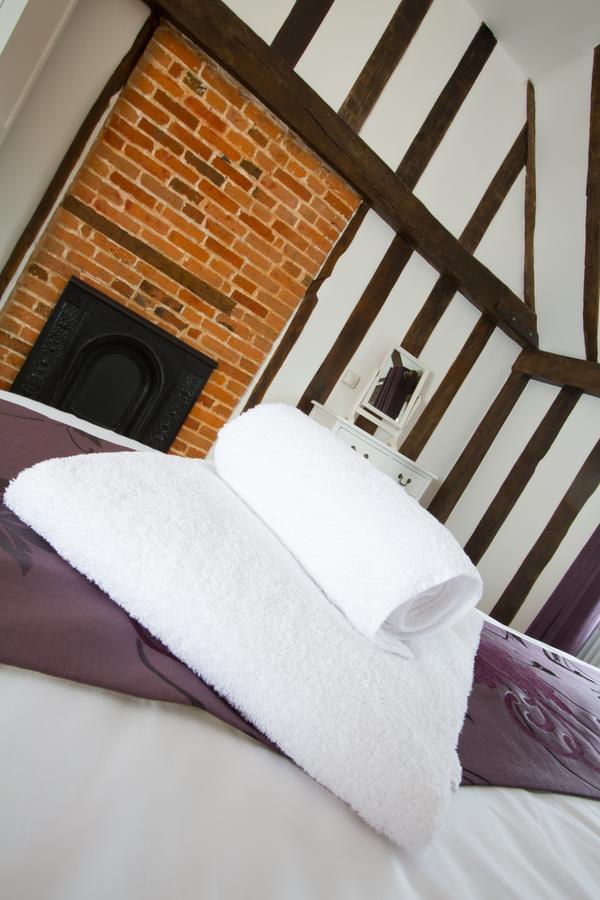 The Harvard Inn Stock Bagian luar foto