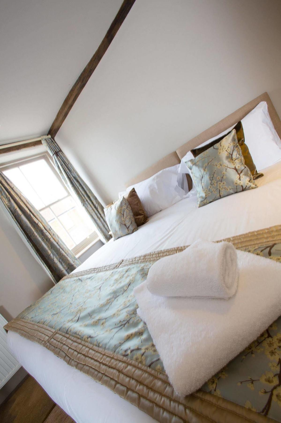 The Harvard Inn Stock Bagian luar foto