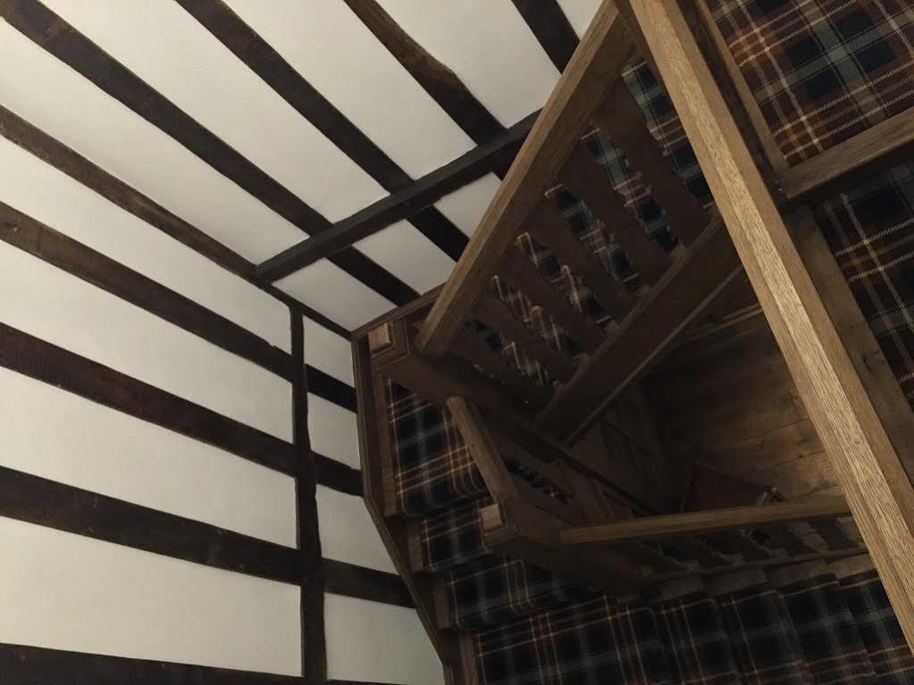 The Harvard Inn Stock Bagian luar foto